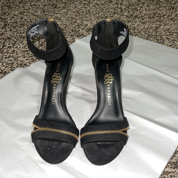 Rock & Republic US 7 black and gold heels with zipper details. Gently used. - Picture 5 of 15